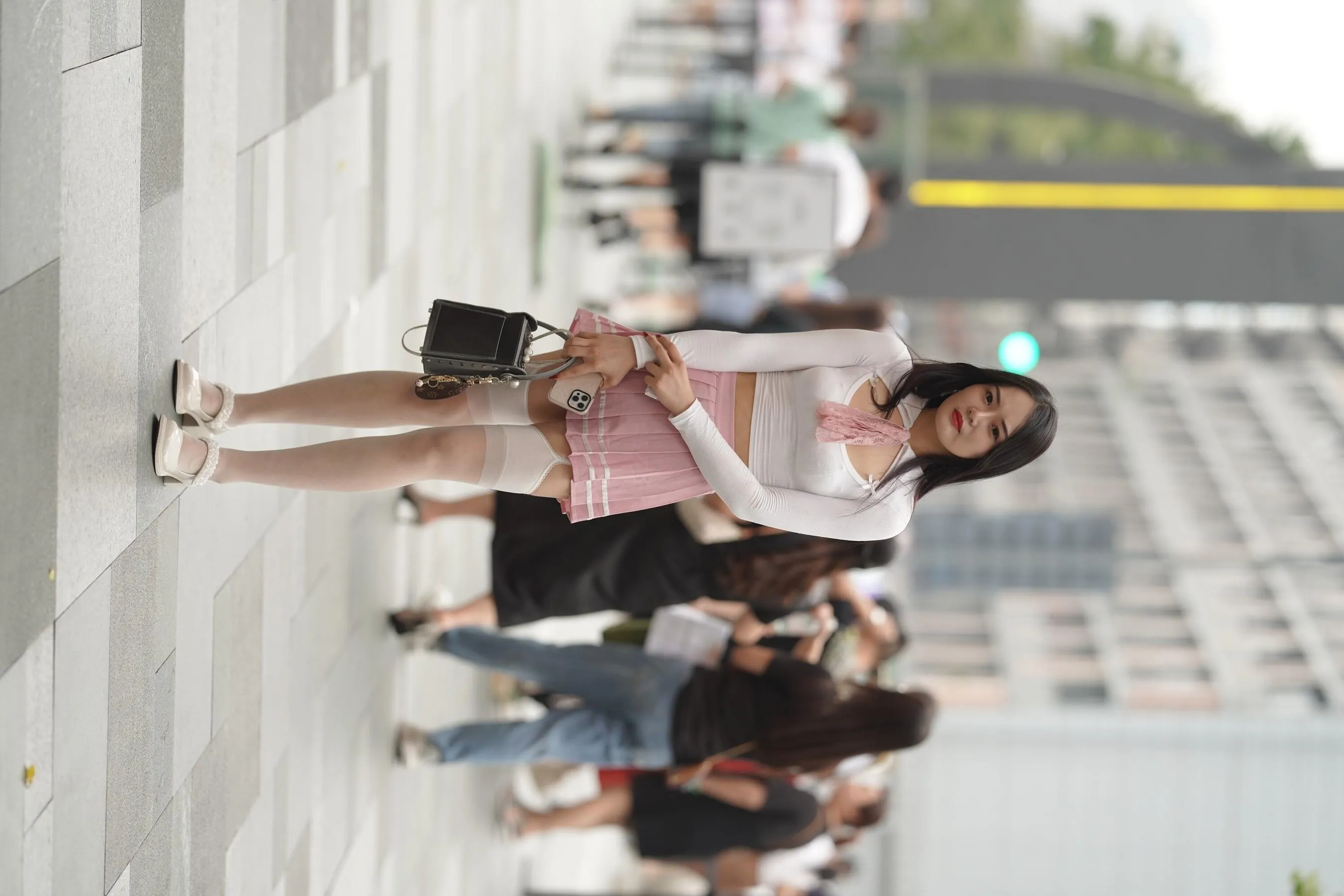 魔镜街拍 NO.161 街拍白丝吊带袜美女 [109P]插图